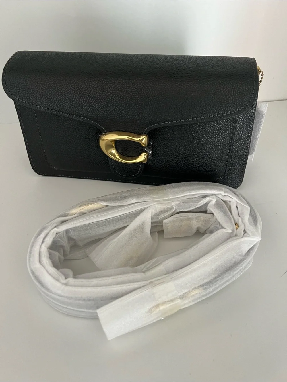 Coach Elegant Black Leather Shoulder Bag with Gold Hardware